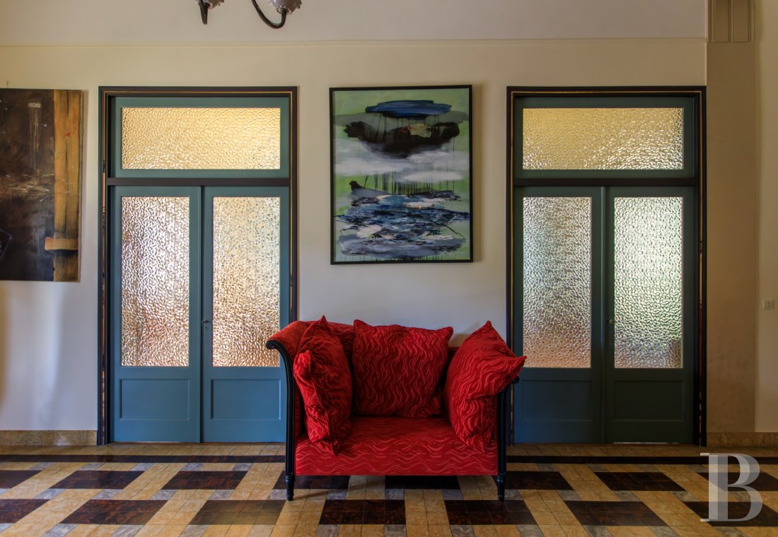 En Saône-et-Loire, à Mâcon, une villa et son jardin entièrement de style Art déco - photo  n°13